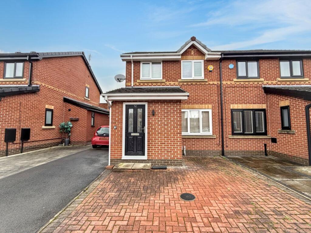 Main image of property: 12 Alder Close, Bury, Lancashire, BL8 2PT