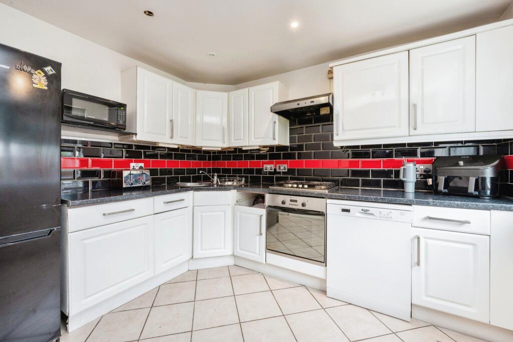 Clovelly Way, Bedford, Bedfordshire, MK40 photo 5