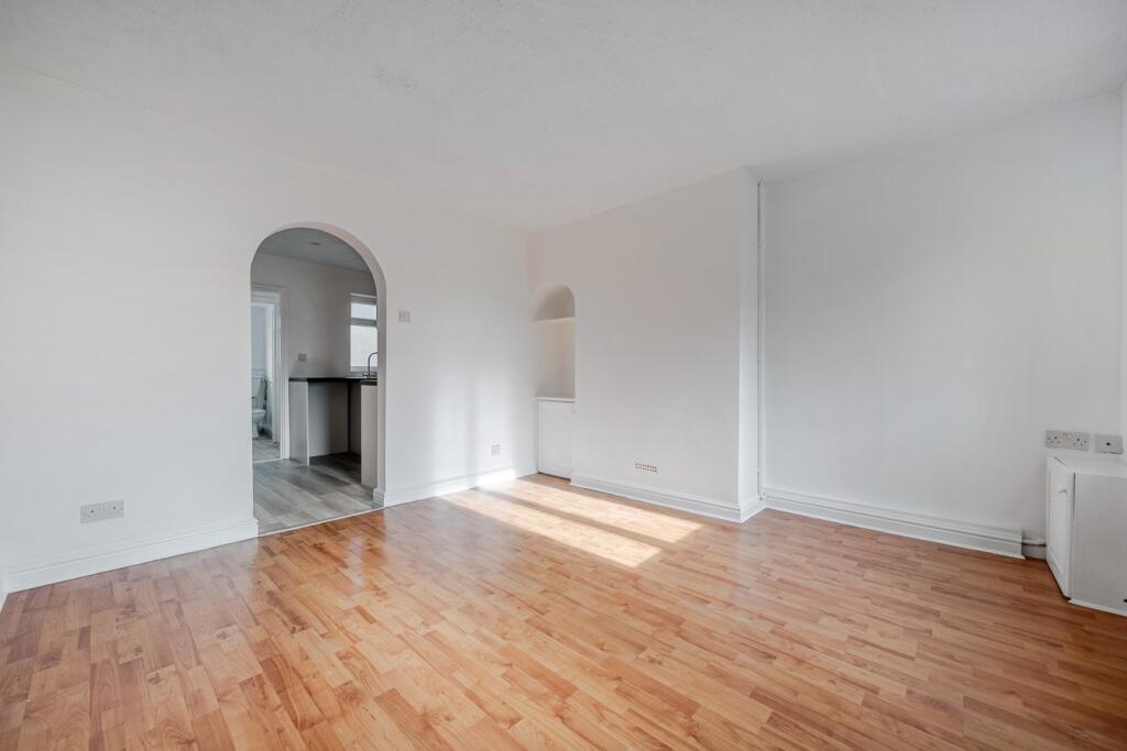 Ampthill Road, Shefford, SG17 photo 4