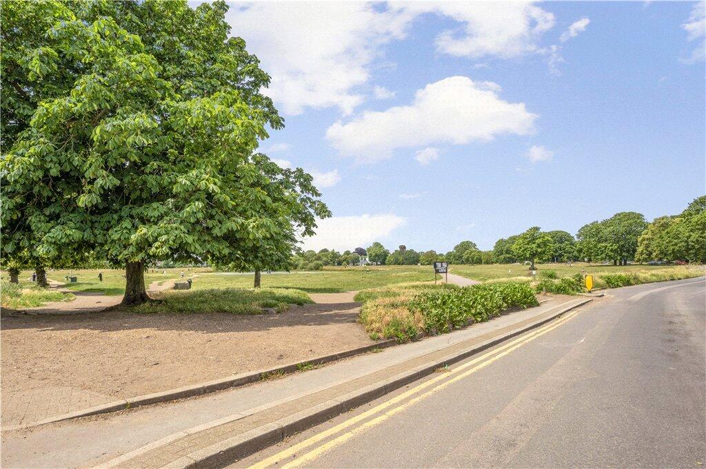 House in London, Wimbledon Village, Raynes Park - View 3