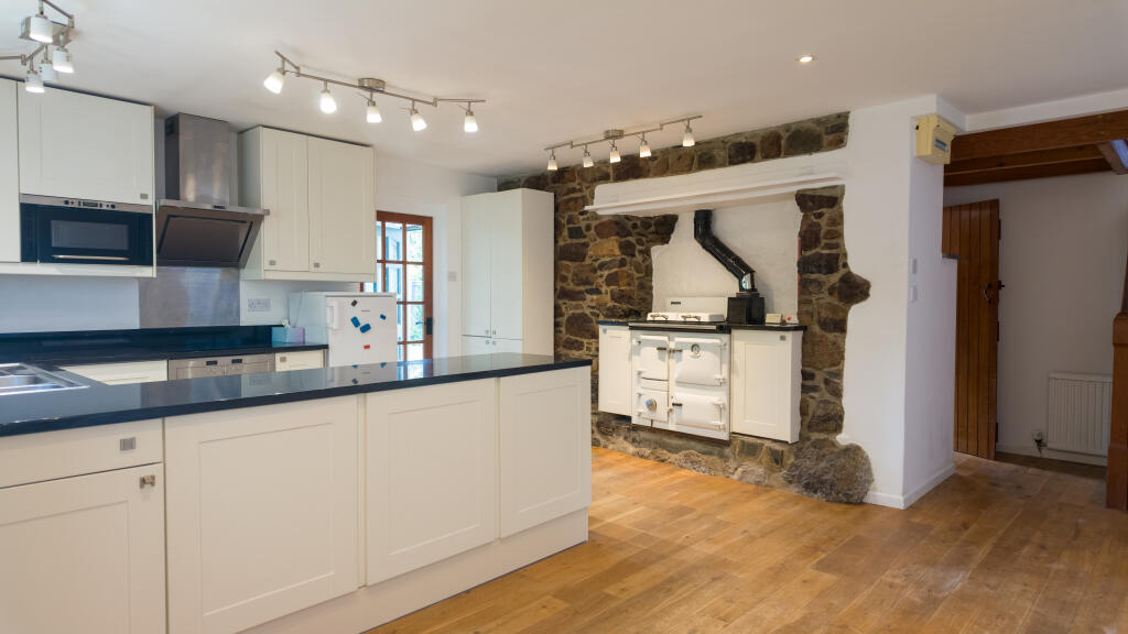 House in Truro - View 5