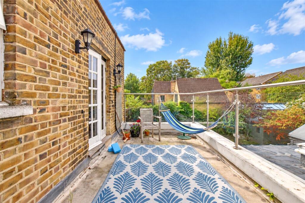 House in London, Blackheath Royal Standard, East Greenwich - More