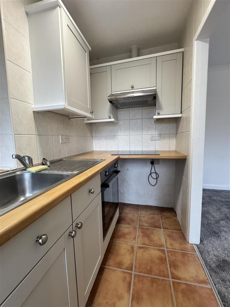 Apartment in Southend-on-Sea, Essex - More