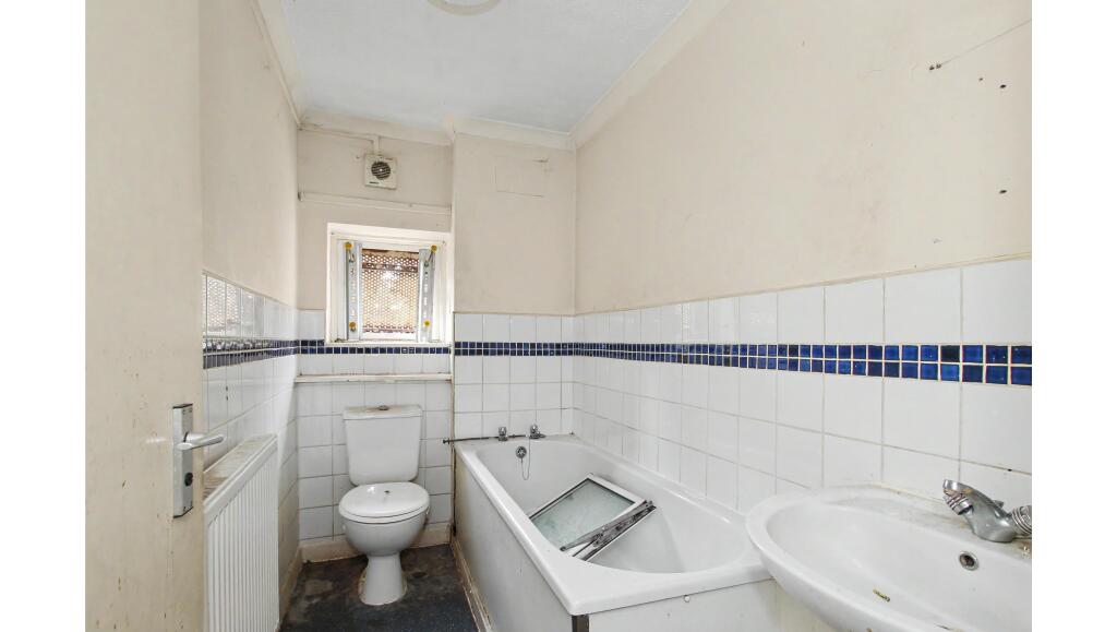Apartment in Basildon, Essex - View 4