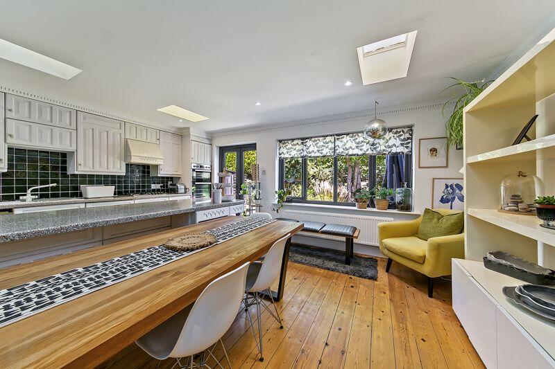 Elm Tree Avenue, Esher image 4