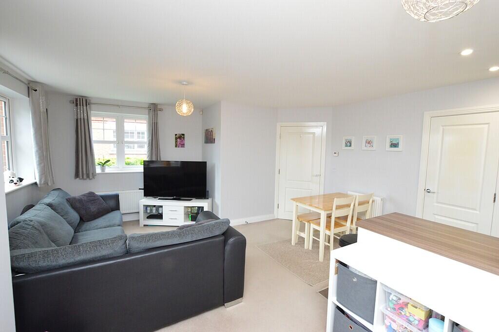 Limes Close, Redhill photo 3
