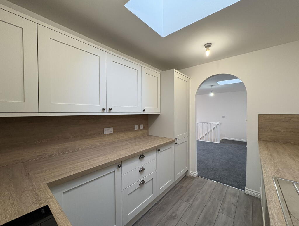 *Re-launched 2026 with NEW KITCHEN!* Manor Way, Tavistock... photo 3