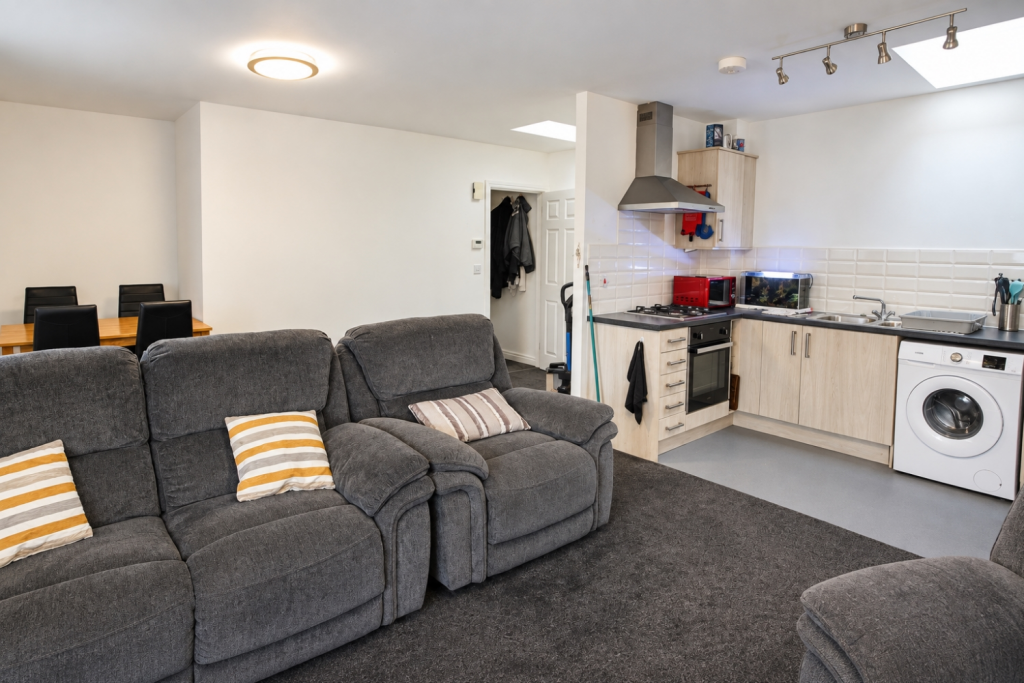 Apartment in Plymouth - View 3