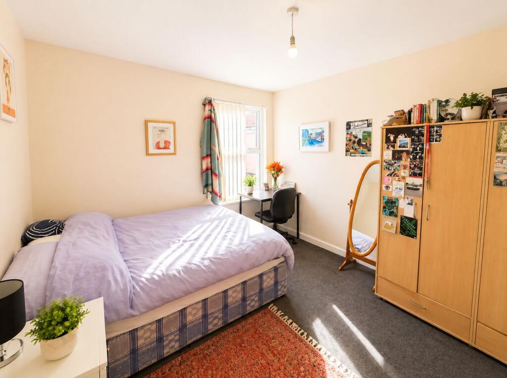 5 bedroom terraced house for rent