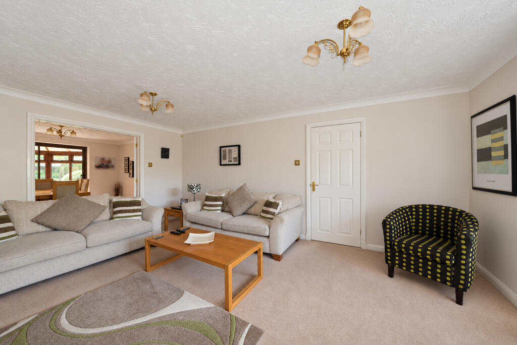 House in Dacorum, Fields End - More