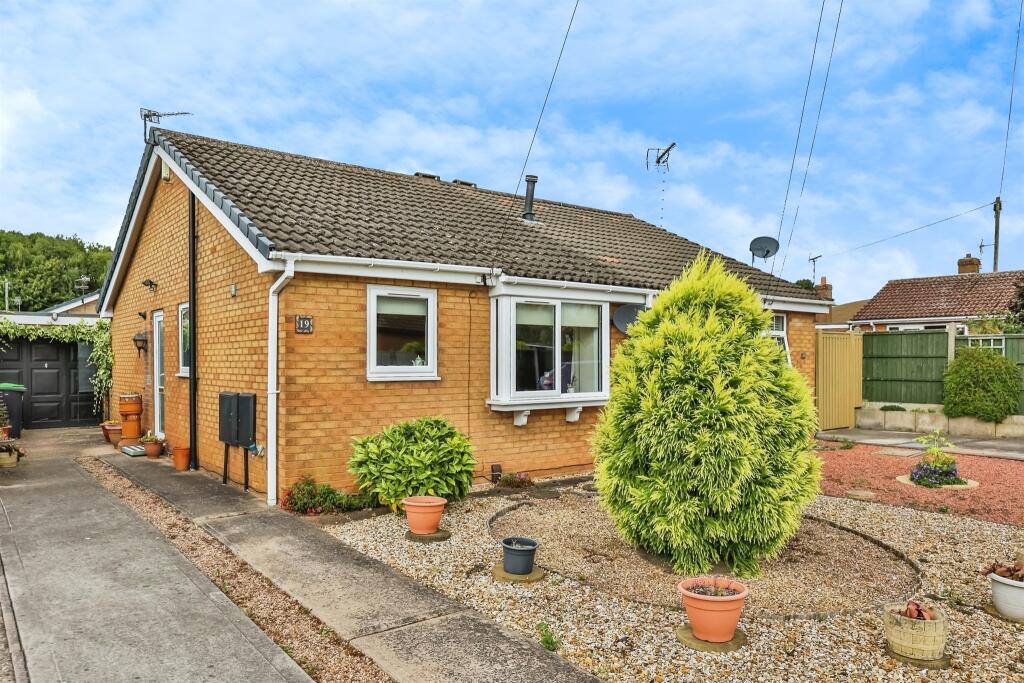 2-bed semi-detached on Keats Drive, Hucknall, Nottingham, £190,000
