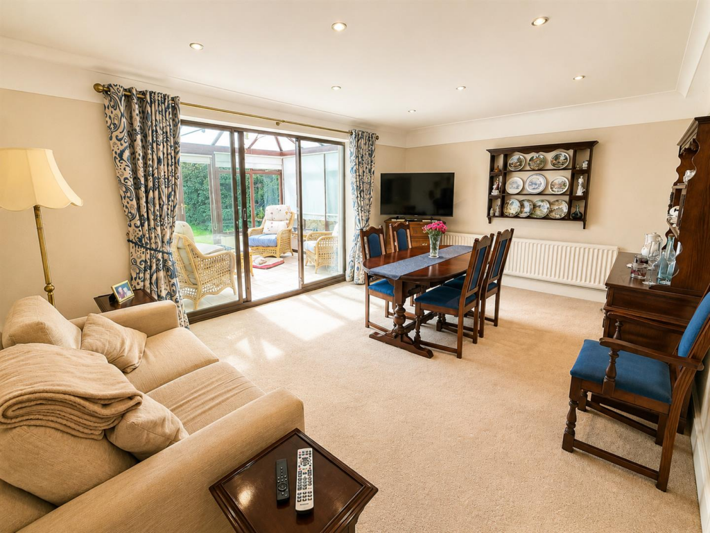 House in Pensby, Liverpool City Region - View 5