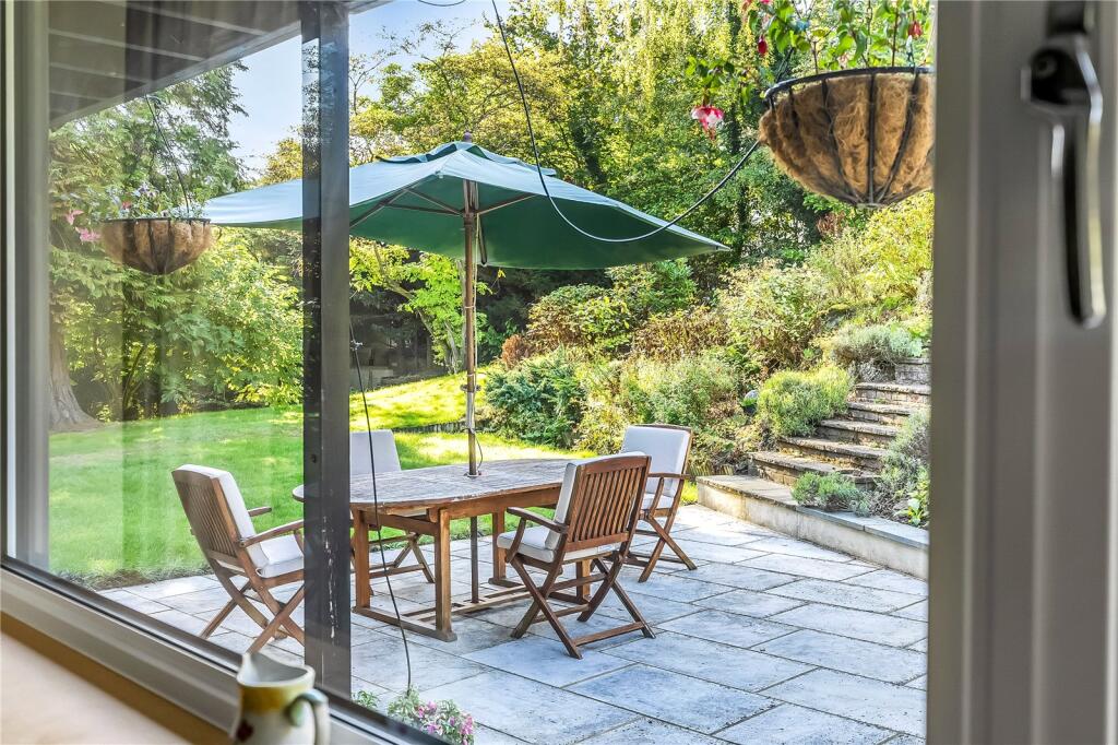 House in Tandridge, Limpsfield - More