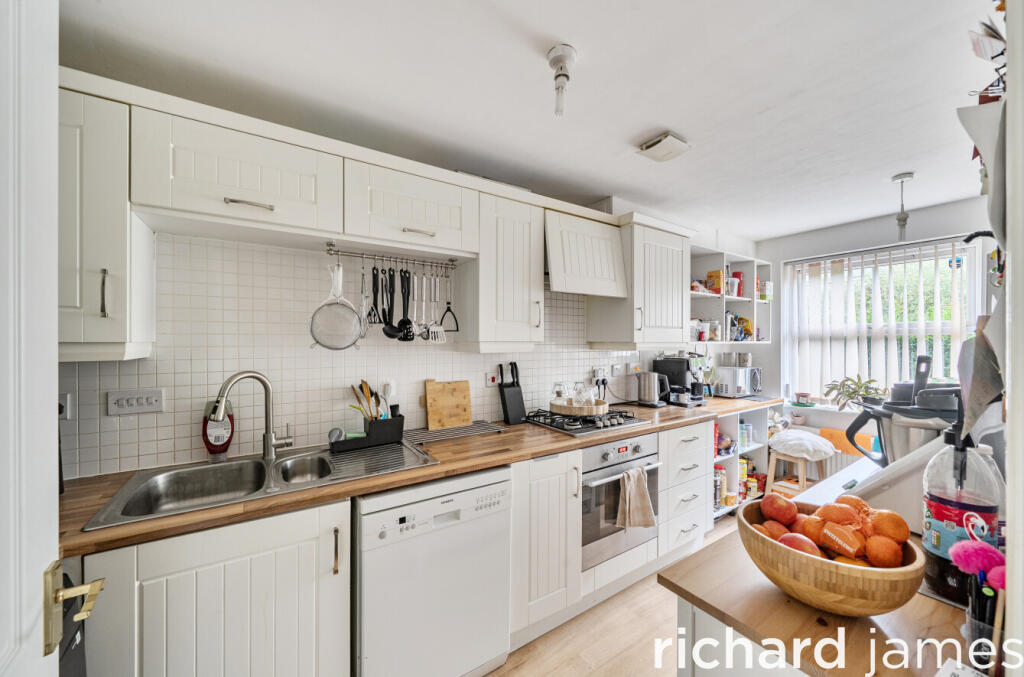 House in Swindon, Haydon Wick - View 4
