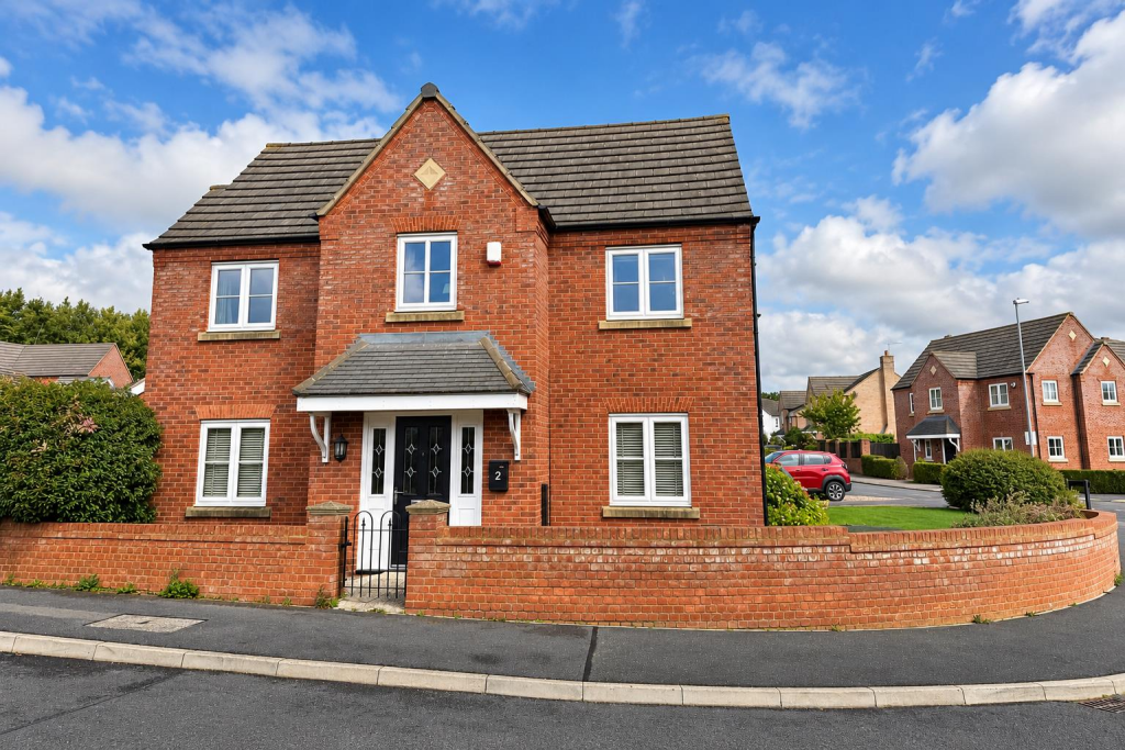 4-bed detached on Harrington Park - Thompson Way, Rothwell, Kettering, £348,500