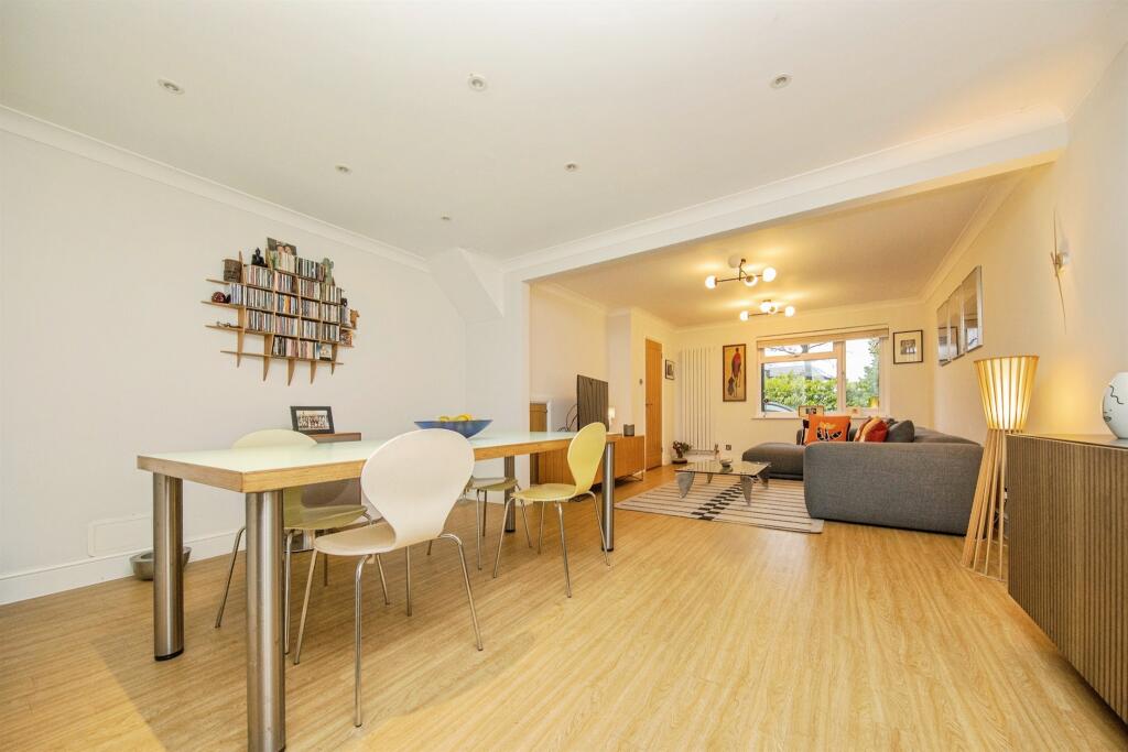 Berechurch Hall Road, COLCHESTER photo 4