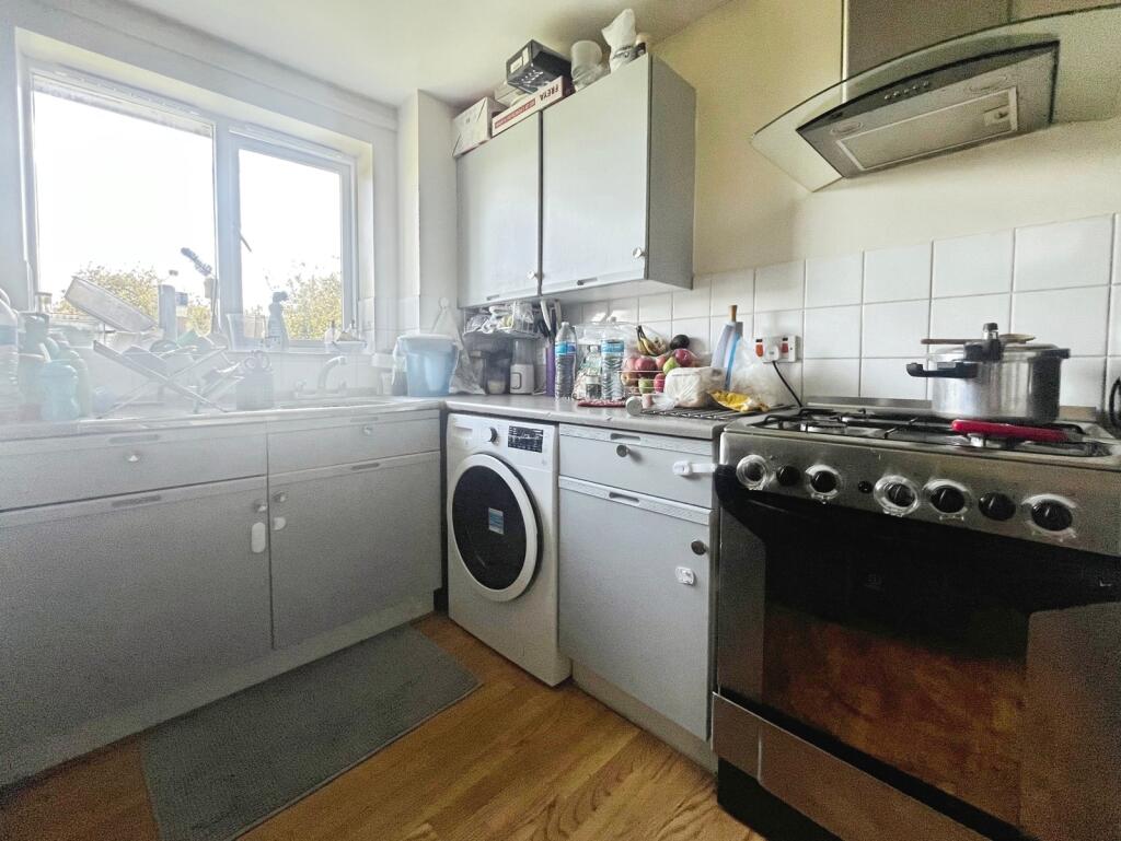Apartment in Slough - View 5