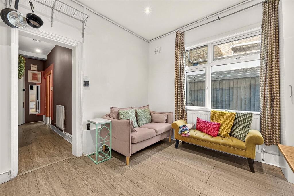 Apartment in London - View 5