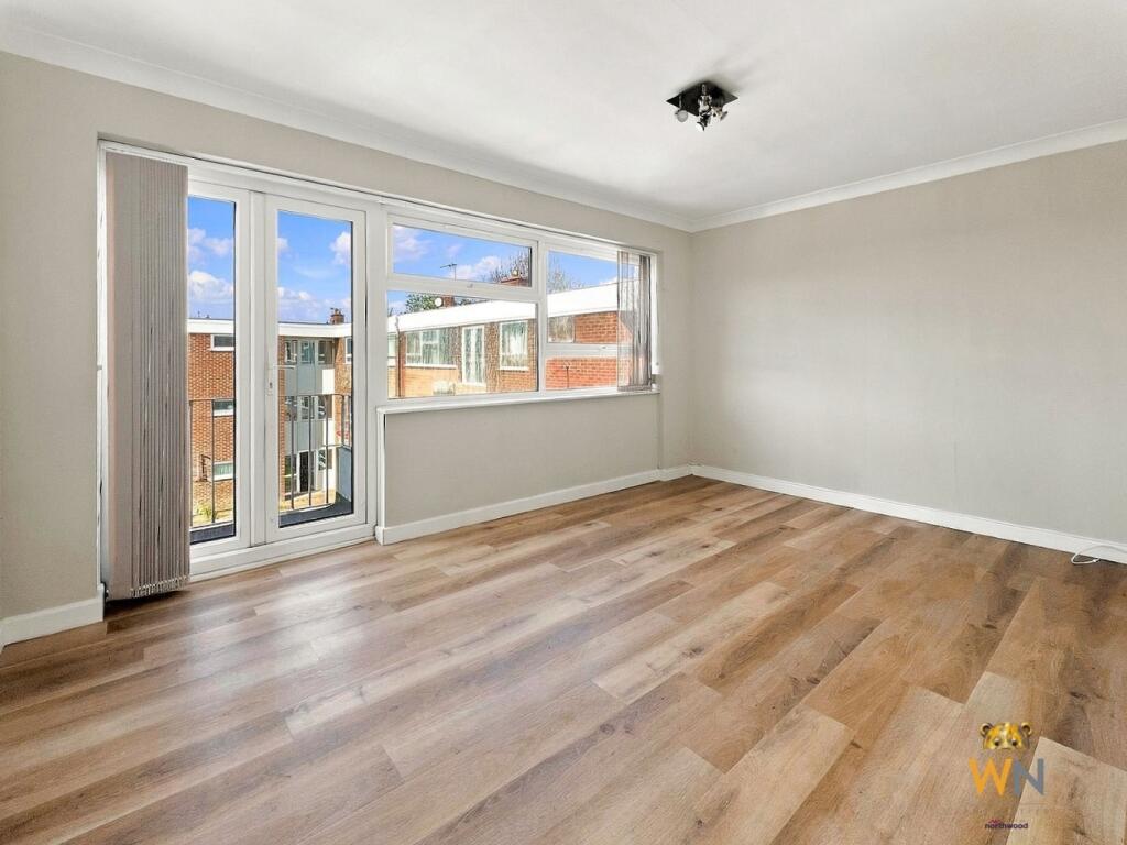 Apartment in Brentwood, Essex - View 2