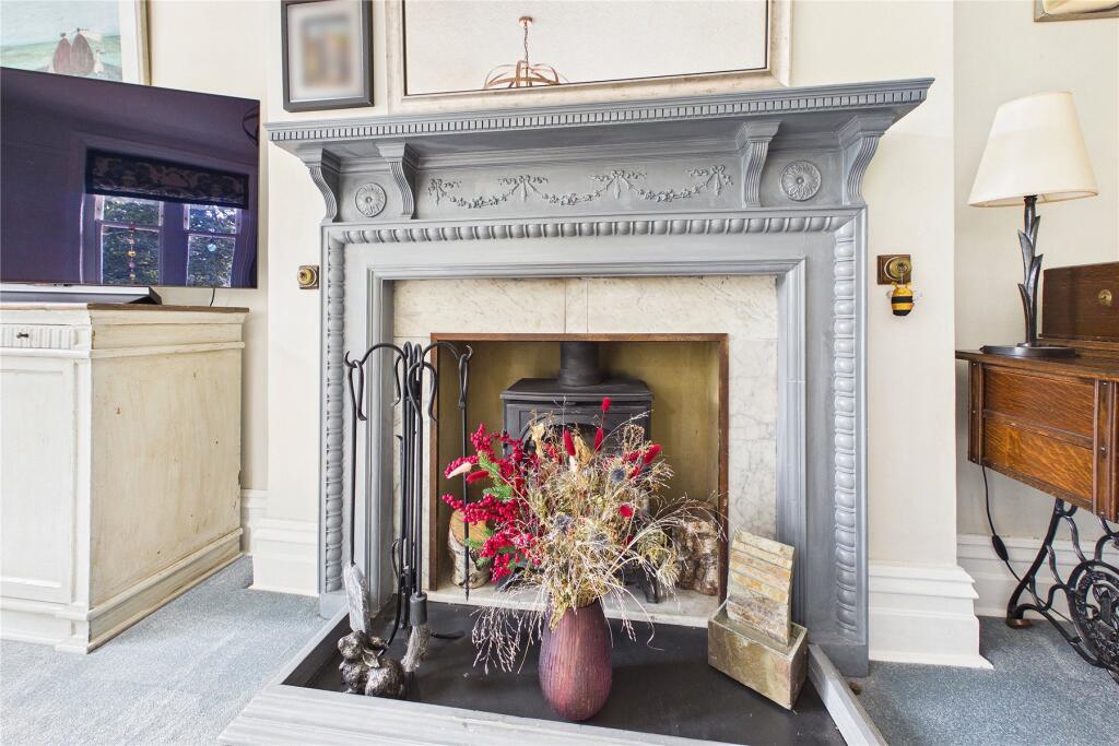Apartment in Surrey Heath, Surrey - View 3