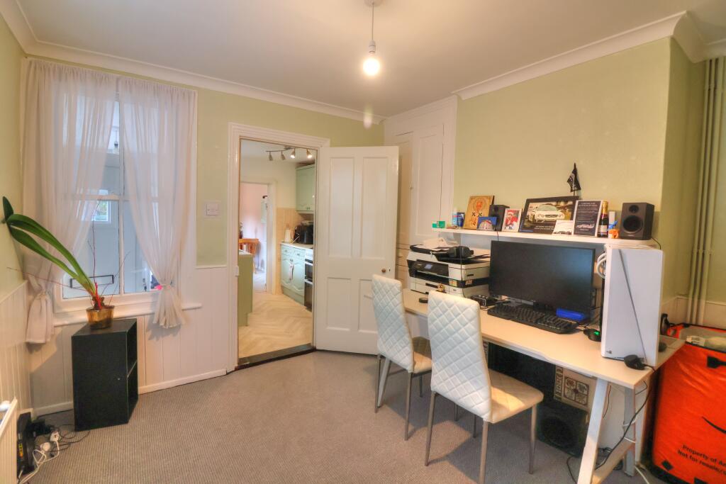 New Road, High Wycombe, HP12 - More