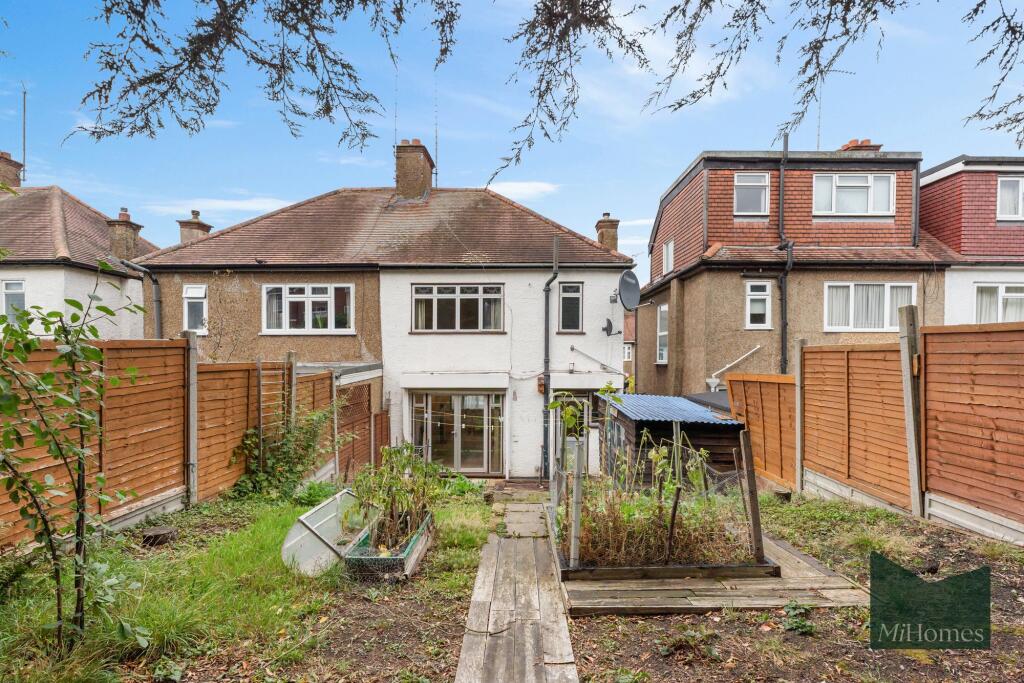 House in London, Colney Hatch - More