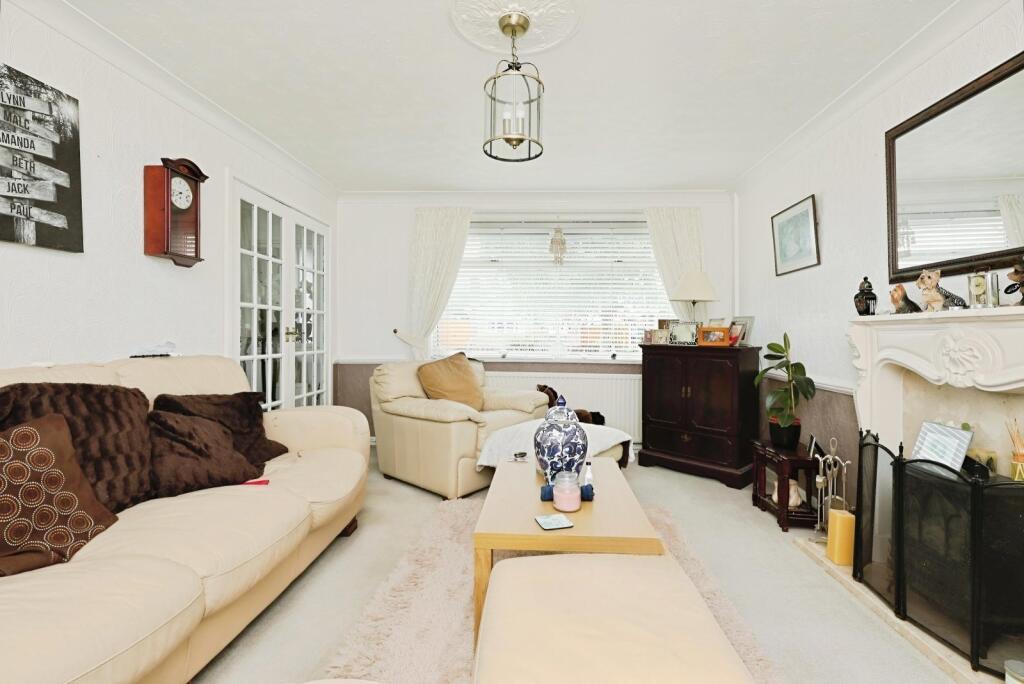 House in Rotherham, Dinnington St. John's - View 3