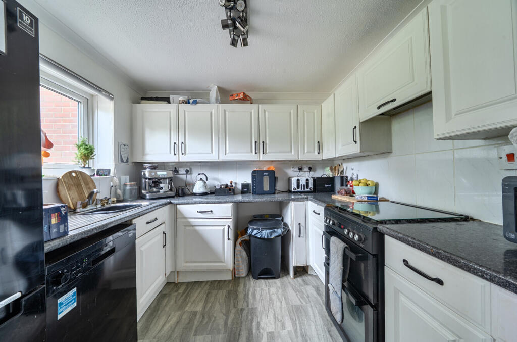 Springwood Avenue, Waterlooville, Hampshire, PO7 - View 3