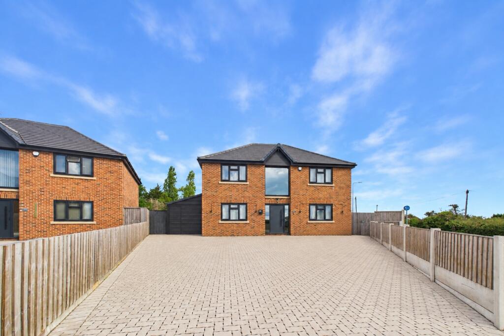 4-bed detached on Old Bath Road, Calcot, Reading, Berkshire, RG31, £700,000