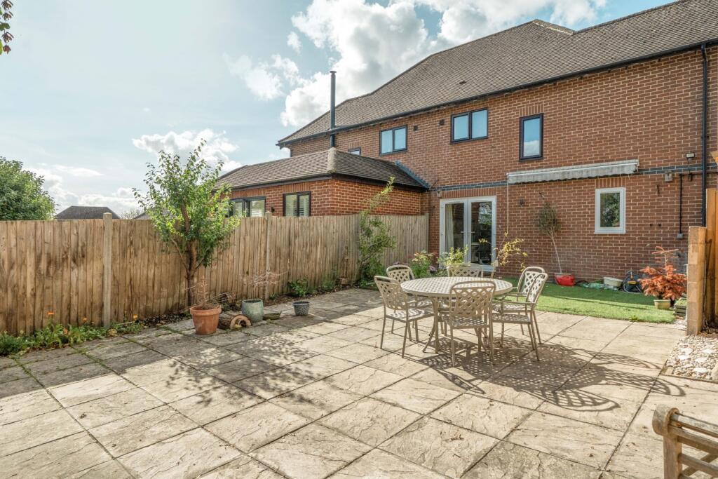 House in Basingstoke and Deane, Overton - View 4