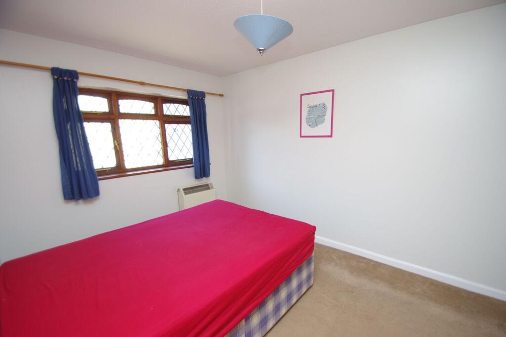 Apartment in Watford, Hertfordshire - View 4