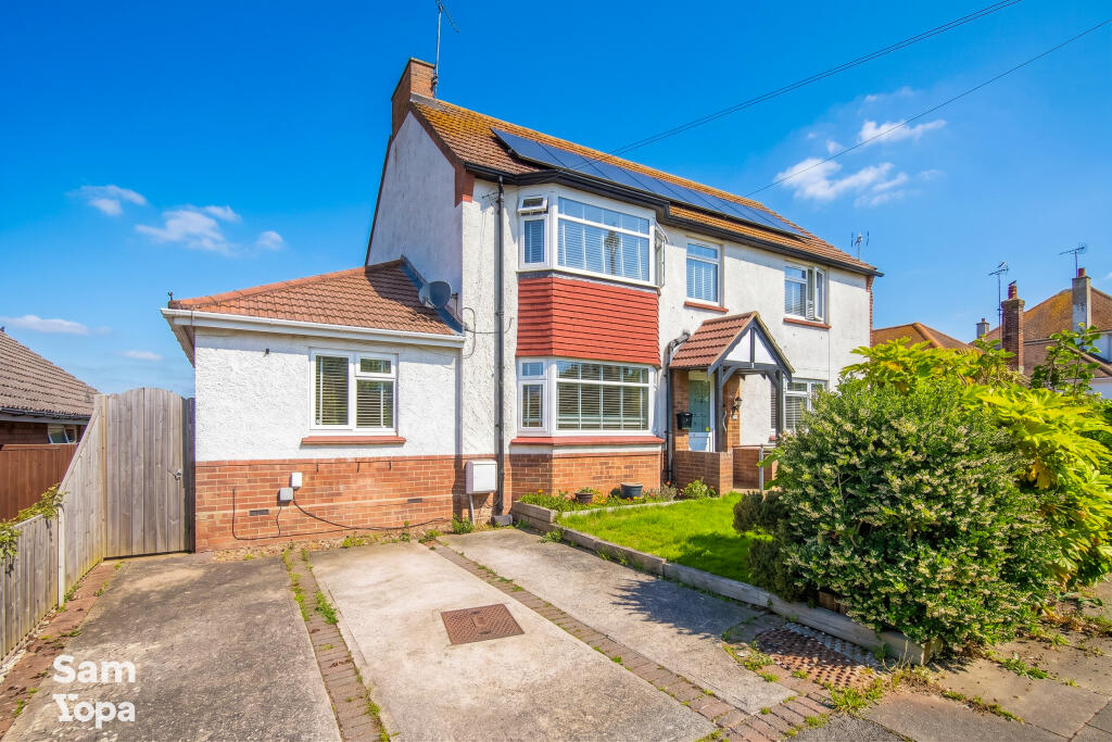 4-bed detached on Coan Avenue, Clacton-on-sea, CO15, £400,000