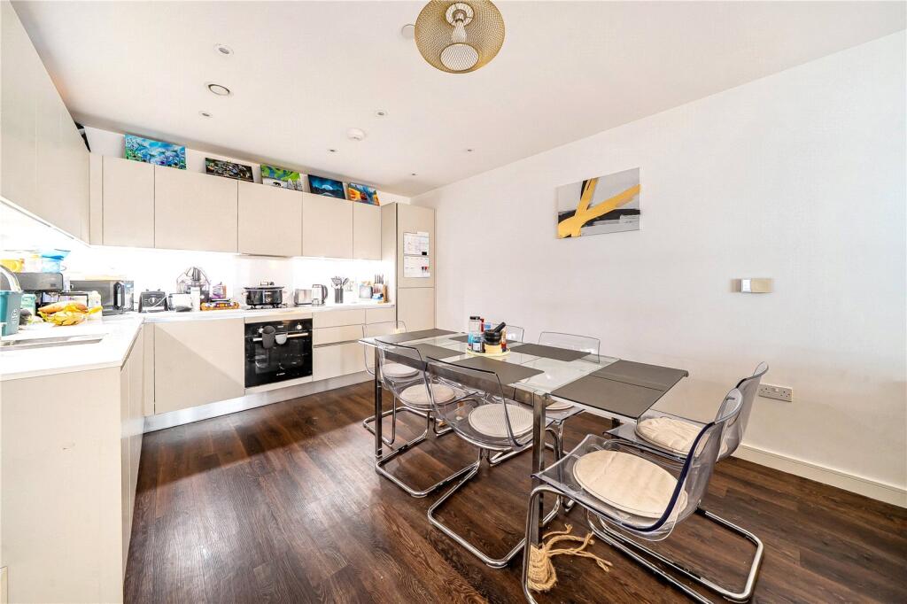 Apartment in London - More