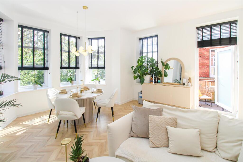 Apartment in Wakefield, West Yorkshire - View 2