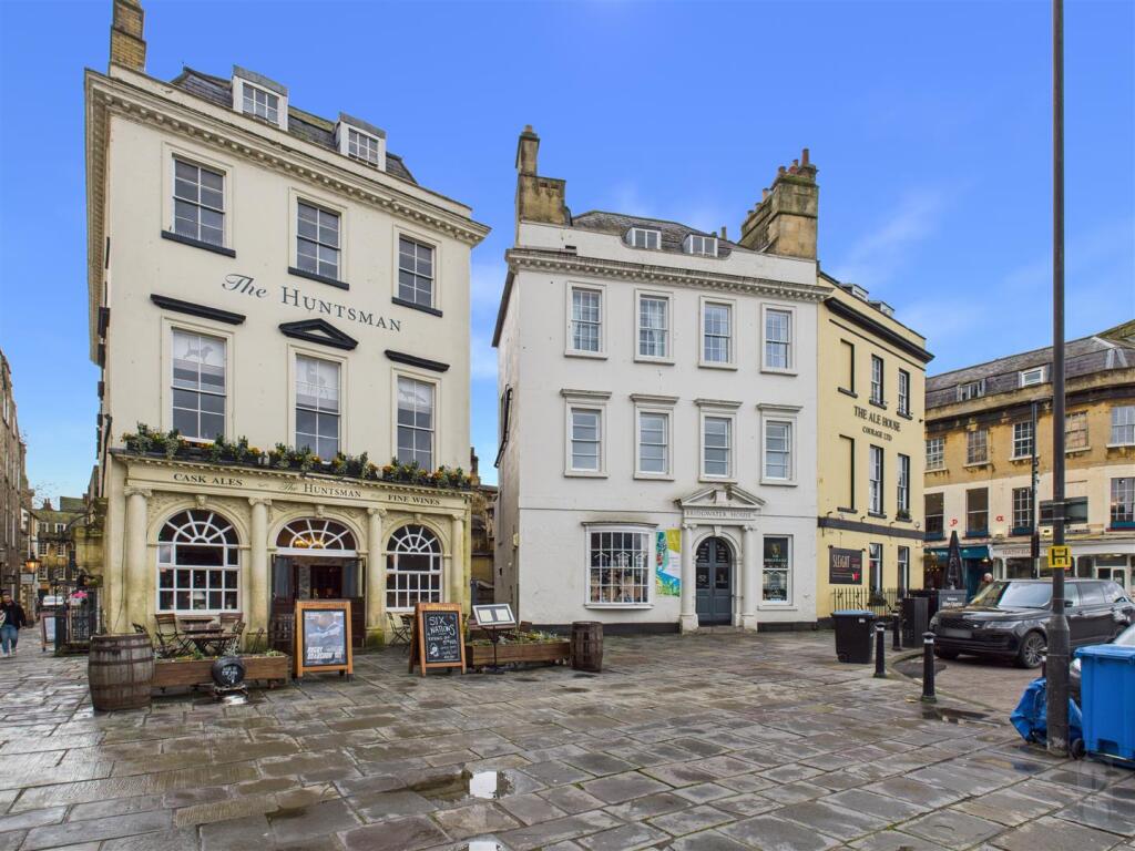 2-bed flat on 2 Terrace Walk, Bath, £300,000