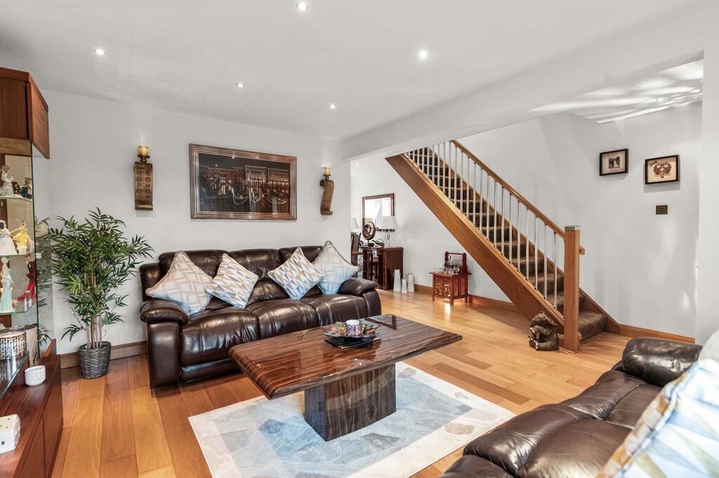 Braemar Avenue, Dunblane, FK15 photo 4