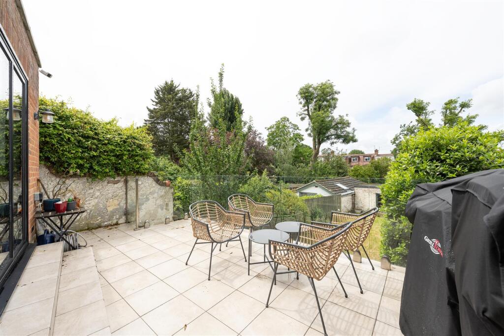 House in London, Woodford Green - More