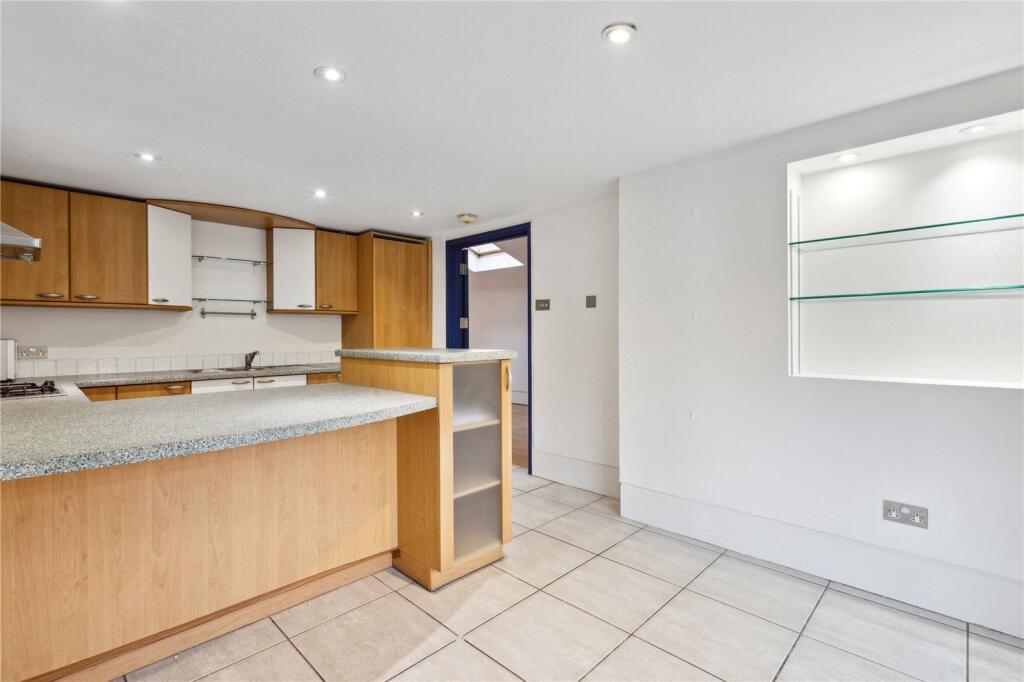 4 bedroom semi-detached house for rent