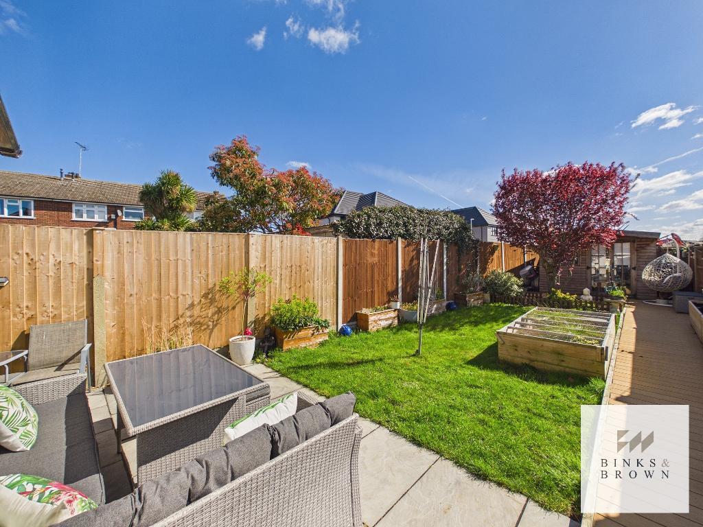 Rosevalley Crescent, Stanford Le Hope, Essex, SS17 8EH photo 4
