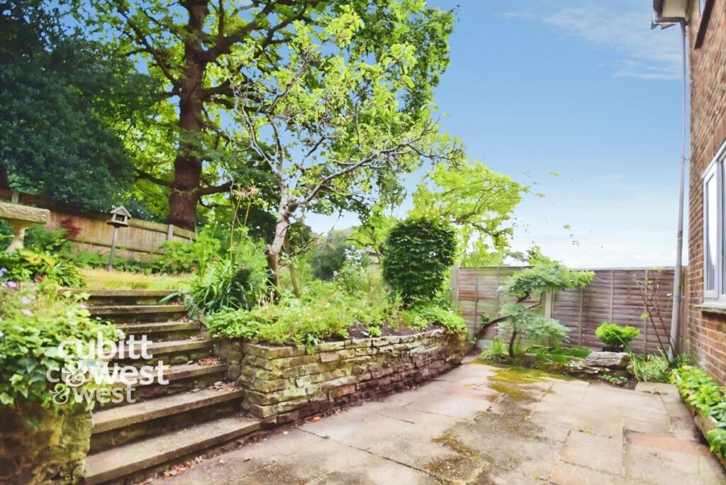 House in Bromley - View 5