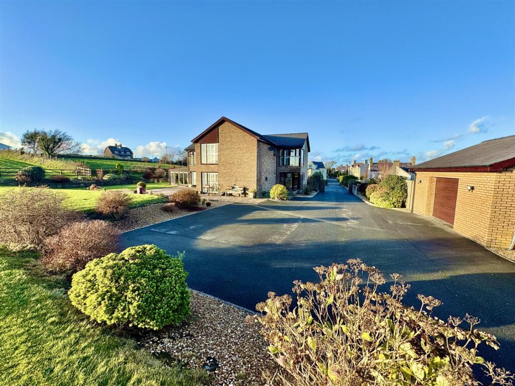 Main image of property: Llys Madryn, Lon Uchaf, Morfa Nefyn