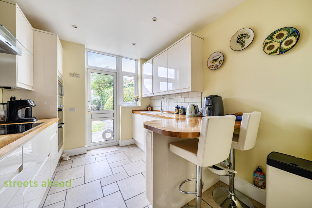House in Croydon - More