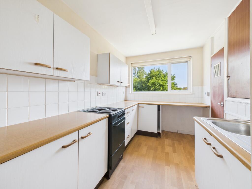 Birkdale Close, Links View, NN2 7PD photo 2