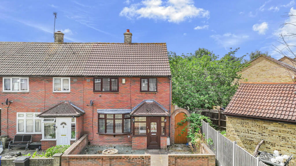 3-bed terraced on Easington Way, South Ockendon, RM15 5, £375,000