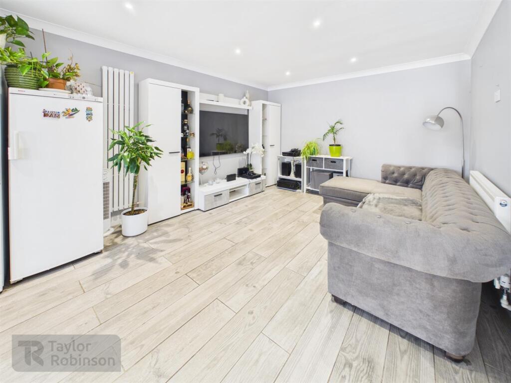 House in Crawley, Broadfield - View 4