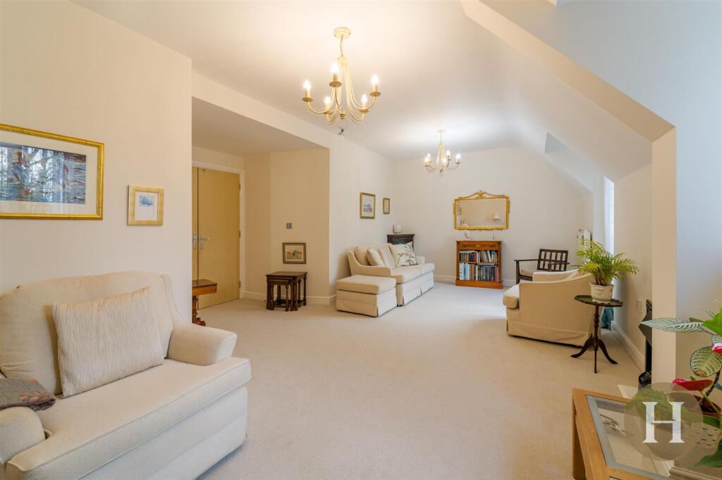 Apartment in Birmingham, West Midlands - View 4