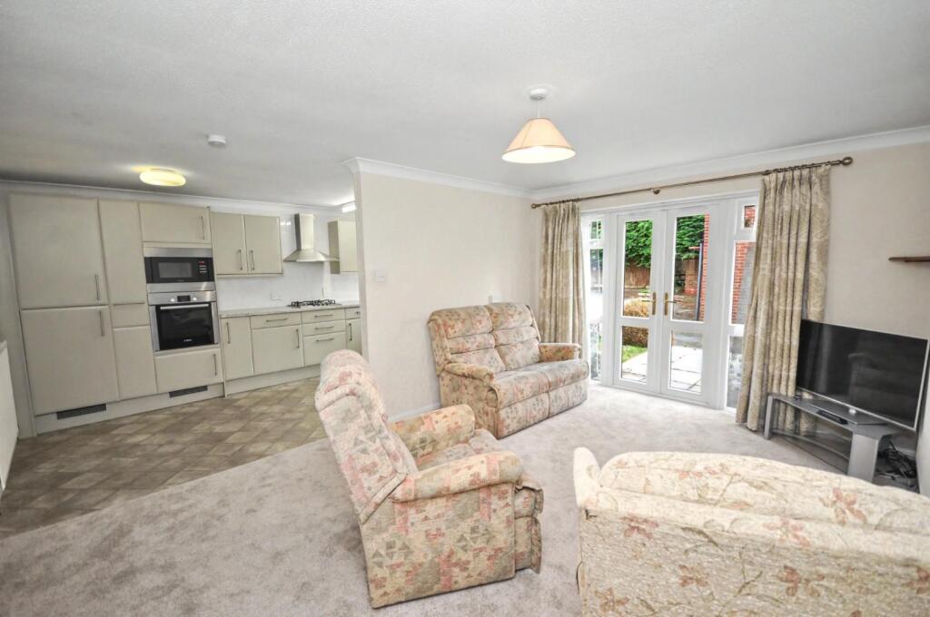 Apartment in Northampton, Semilong - View 2