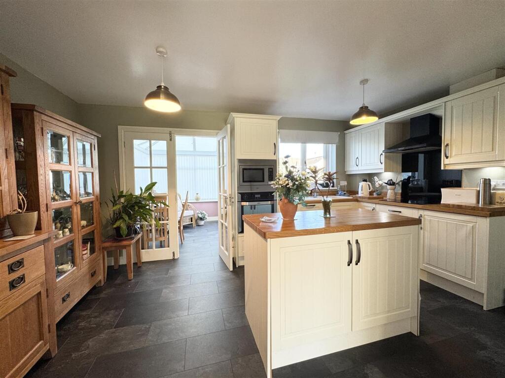 House in Huddersfield, Emley - View 5