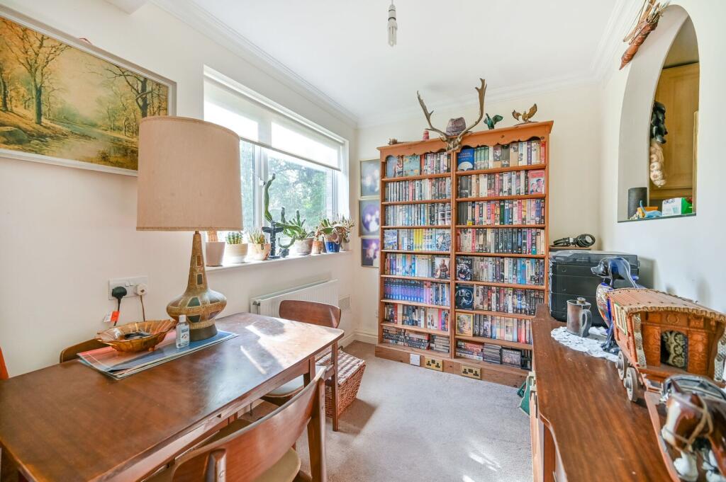 Apartment in Kingston upon Thames - View 5