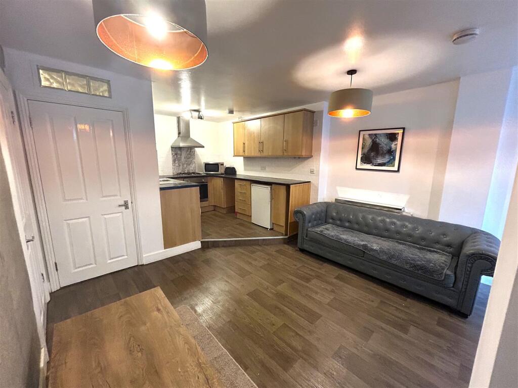 Apartment in Lewes, Newhaven - View 5